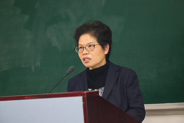 图为张春英博士在作讲座