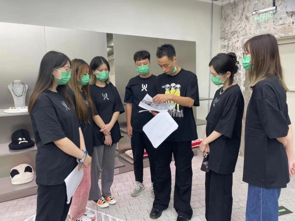 聆听企业导师周云逸关于市场时尚女装品牌的分析