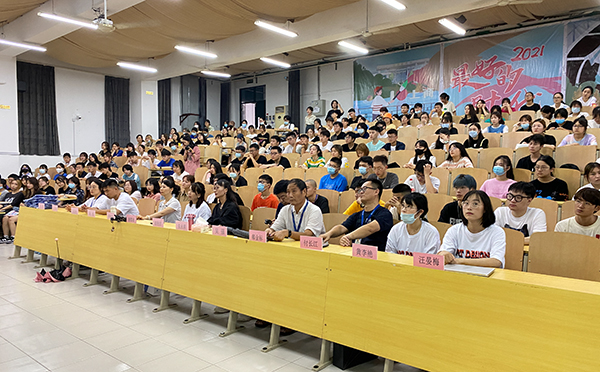 图为见面会现场