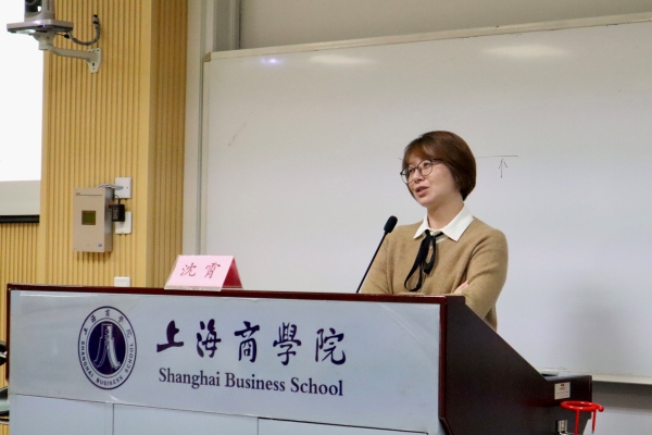 （图为沈霄校友讲座现场）