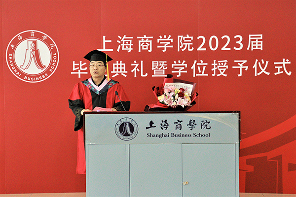 图为院长罗兵在仪式上致辞