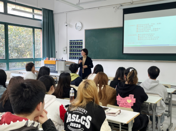 图为培训会现场